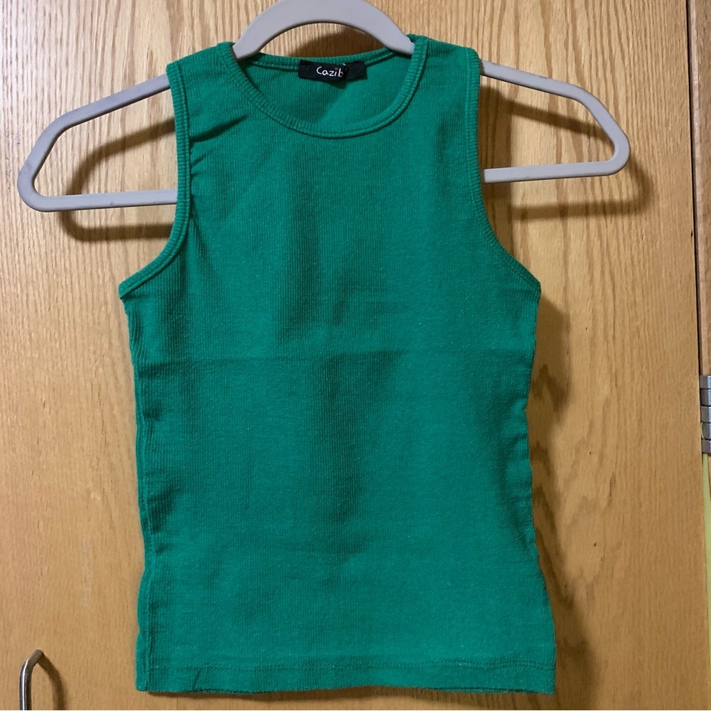 Green tank top, medium size